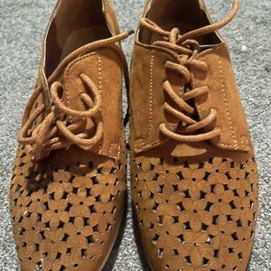 Women’s Brown Lace-Up Shoes